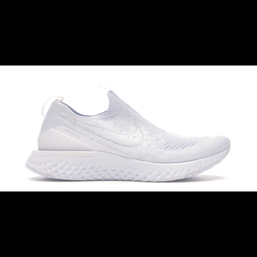 WOMEN'S NIKE PHANTOM RUN FLYKNIT RUNNING SHOES all white size 5.5- worn one time